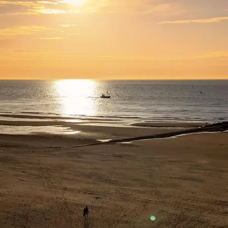 Met Zeezicht, Zwembad & Garage Apartament *