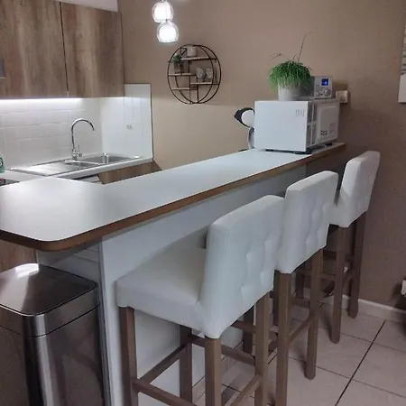 Met Zeezicht, Zwembad & Garage Apartament *