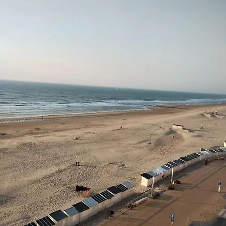 Daire Met Zeezicht, Zwembad & Garage *