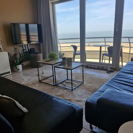Appartement Met Zeezicht, Zwembad & Garage *